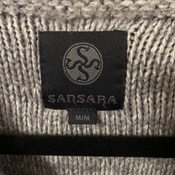 A lovely sweater in black , grey and white in M - Picture 3 of 5